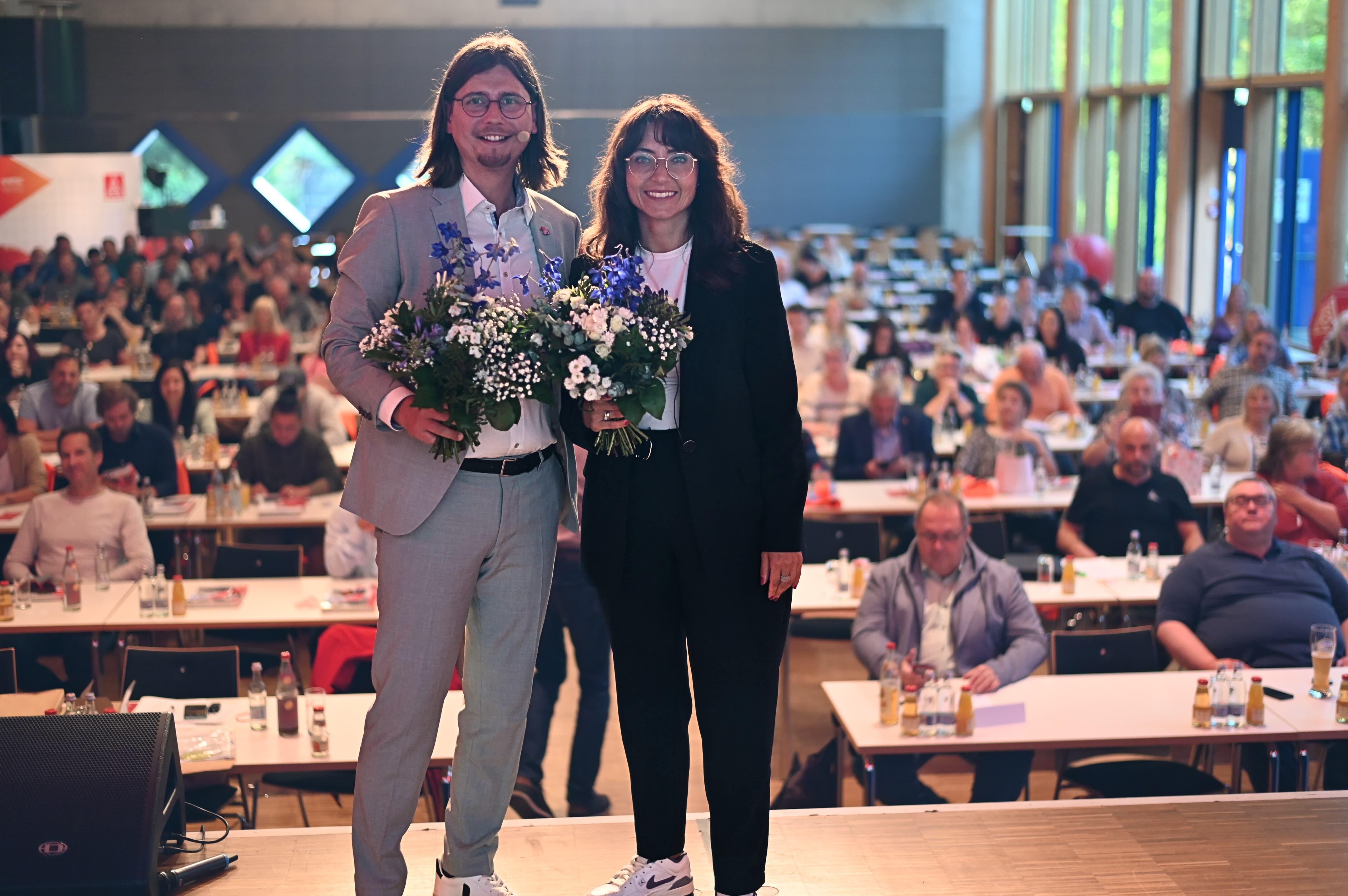 Rico Irmischer und Olga Redda, Bevollmächtigte der IG Metall Regensburg