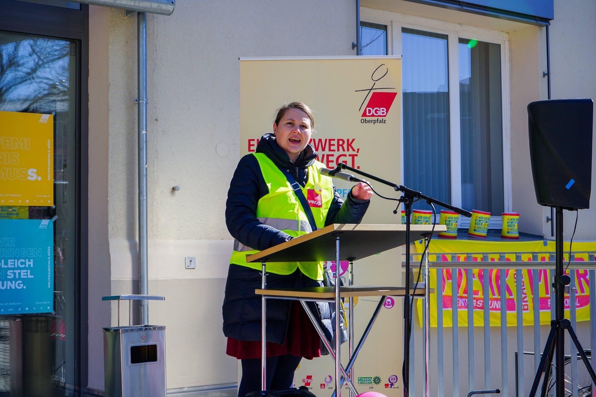 Carolin Wagner bei einer Rede zum Frauentag