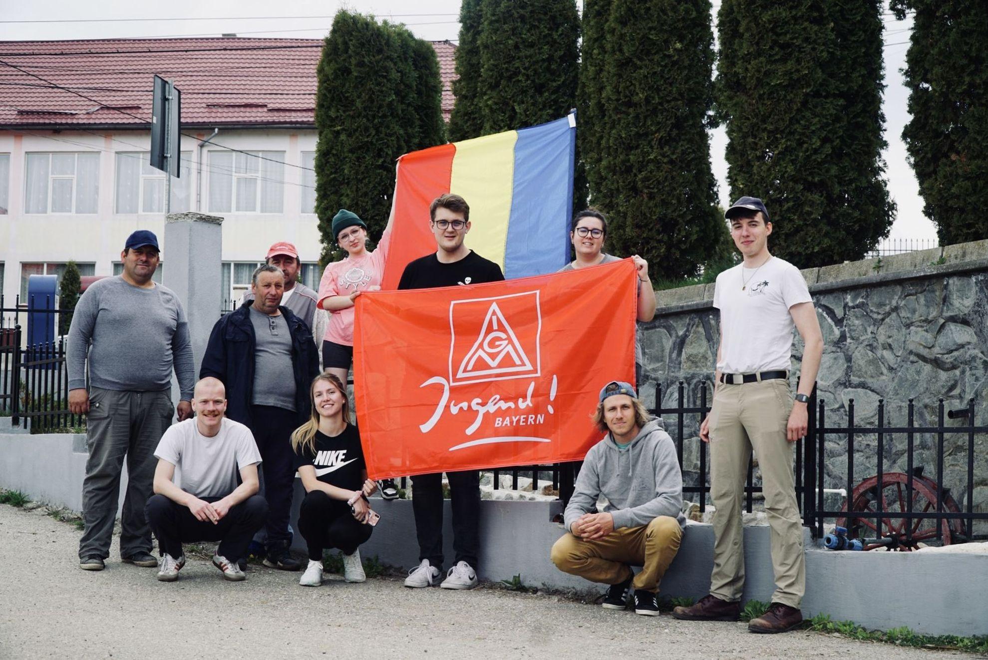 Eine Gruppe an Jugendlichen hat sich aktiv bei der Ukrainehilfe beteiligt