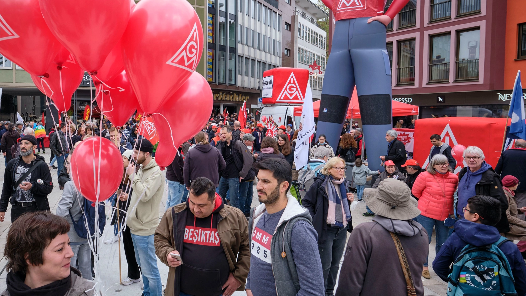 „GeMAInsam Zukunft gestalten“ - Demonstration zum 1. Mai 2022 in Stuttgart