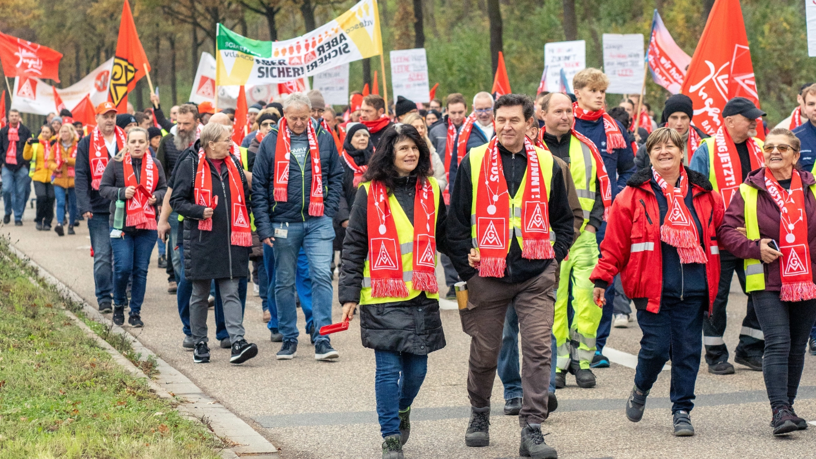 Demozug Warnstreik BMW-Regensburg TrMuE24