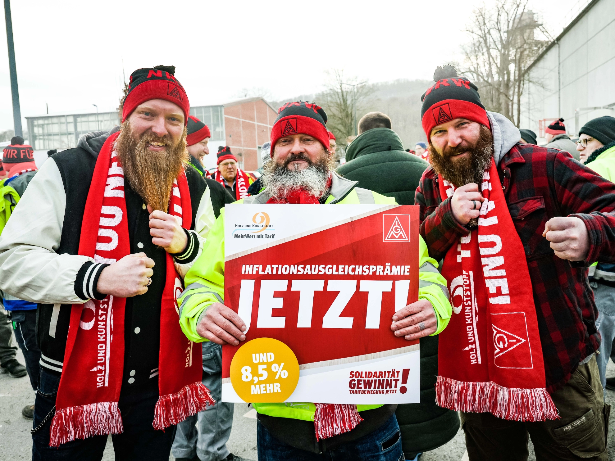 Warnstreik bei Sauerländer Spanplatten in Arnsberg (NRW)