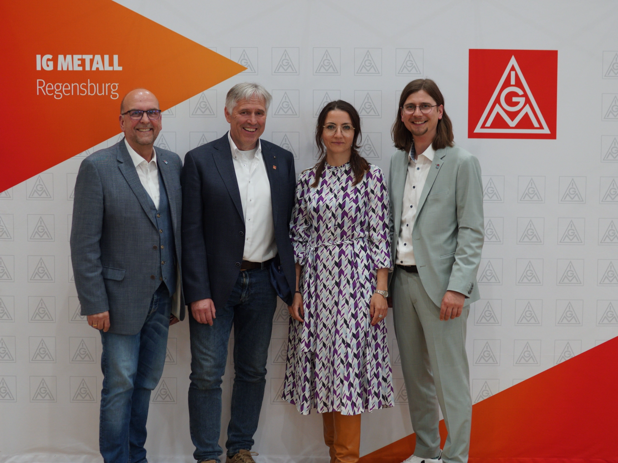 v.l.n.r.: Jürgen Scholz, 1. Bevollmächtigter IG Metall Regensburg; Horst Ott, Bezirksleiter der IG Metall Bayern, Olga Redda, 2. Bevollmächtigte IG Metall Regensburg; Rico Irmischer, zukünftiger 1. Bevollmächtigter und Kassierer IG Metall Regensburg