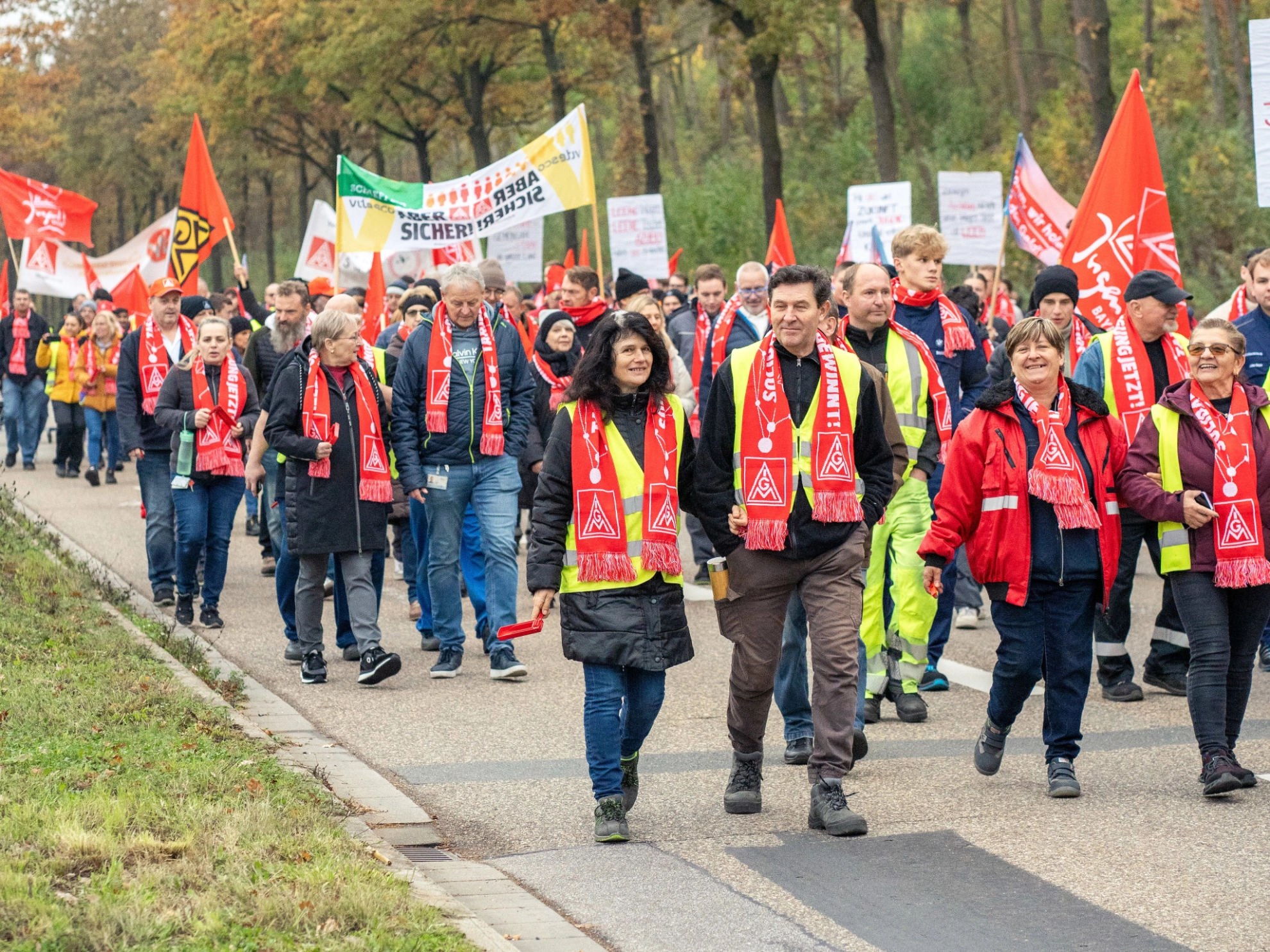 Demozug Warnstreik BMW-Regensburg TrMuE24