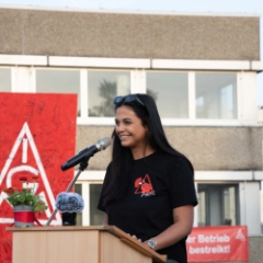 Viyan Bakan auf dem ganztägigen Warnstreik bei Schabmüller