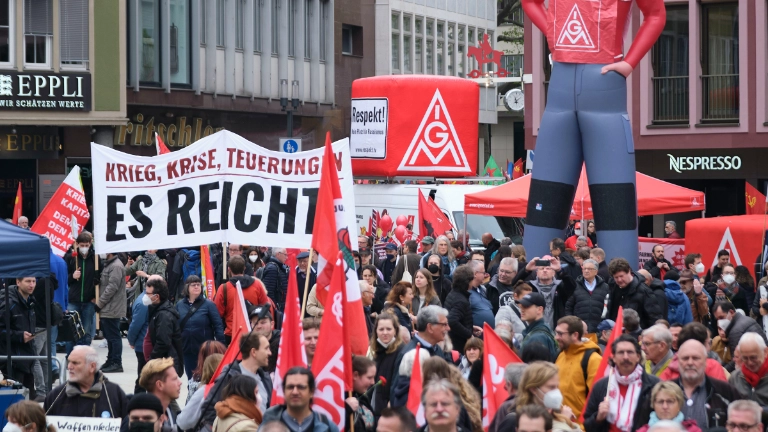 „GeMAInsam Zukunft gestalten“ - Demonstration zum 1. Mai 2022 in Stuttgart