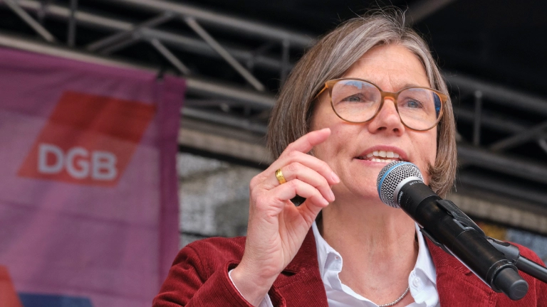 „Wir stehen für soziale Gerechtigkeit, Frieden und die Gleichstellung von Frauen und Männern“, stellte Christiane Benner, Zweiter Vorsitzende der IG Metall, in ihrer Mai-Rede in Stuttgart klar.