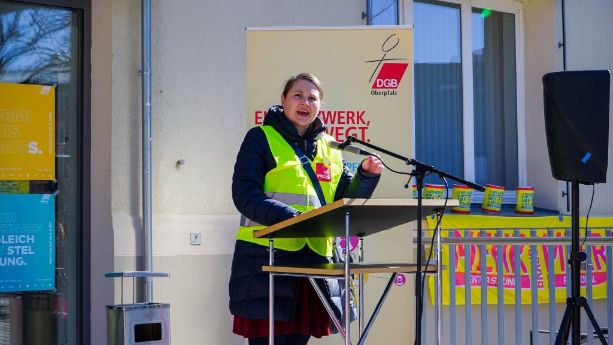 Carolin Wagner bei einer Rede zum Frauentag