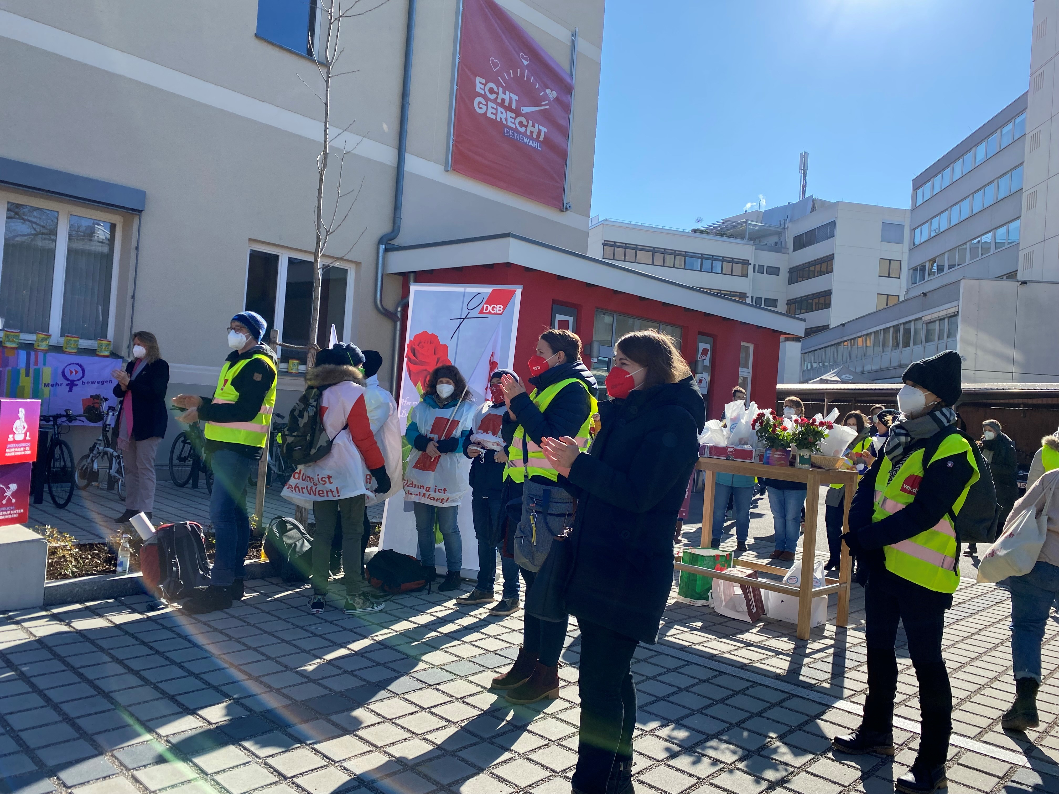Frauentag vor dem Gewerkschaftshaus Regensburg