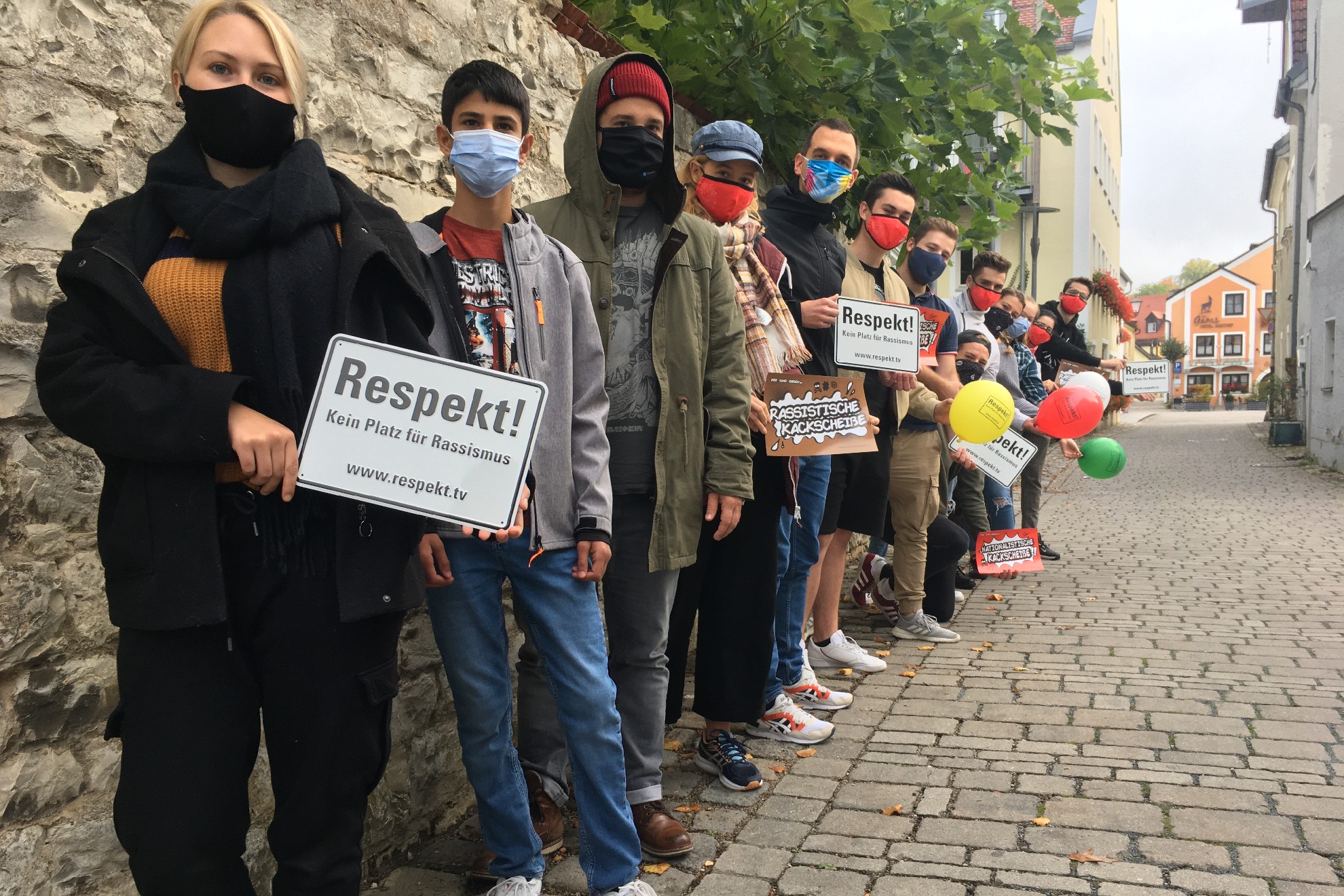 Das Gruppenbild des Ortsjugendausschusses am Seminar "Rechtsruck stoppen" im Oktober 2020 im Hotel Fuchsbräu.