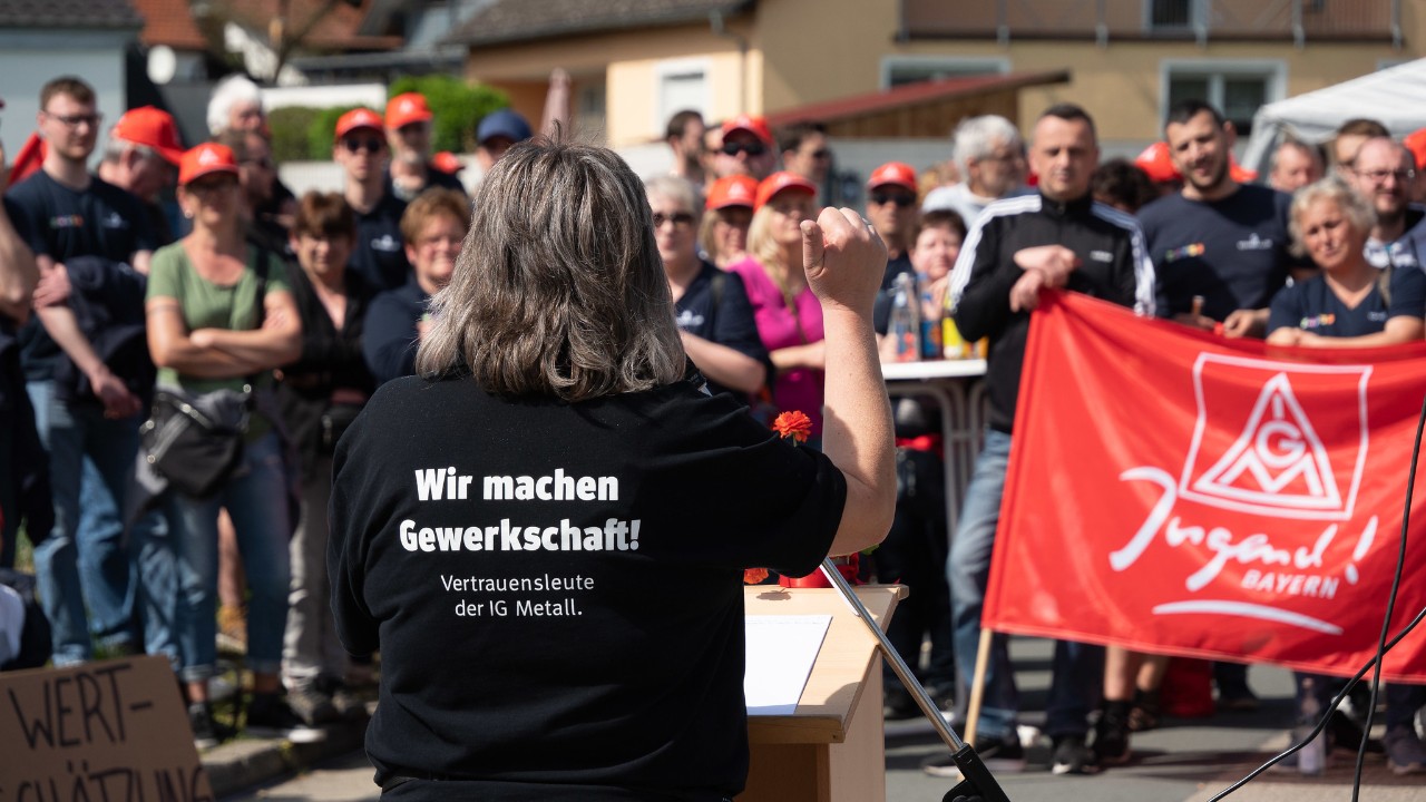 Ganztägiger Warnstreik bei Schabmüller in Berching legt...