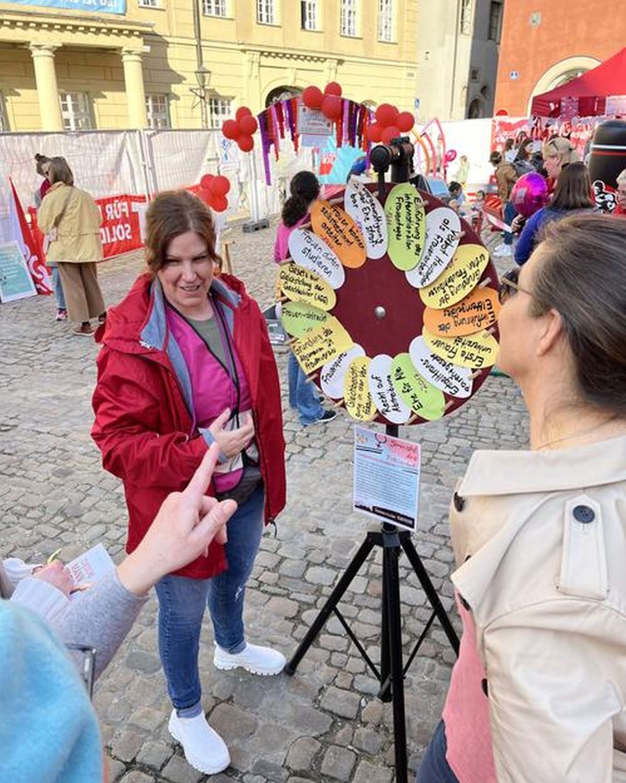 Frauentag 2025 Regensburg Funpark Elli Glücksrad